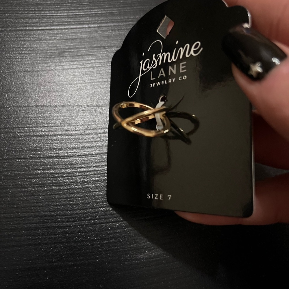 Jasmine Lane Gold Criss Cross Ring Size 7 NWT - Picture 3 of 3